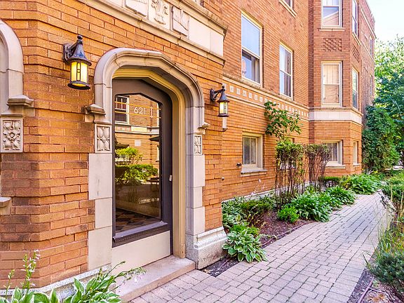 2nd image of 621 W Washington Blvd #2S