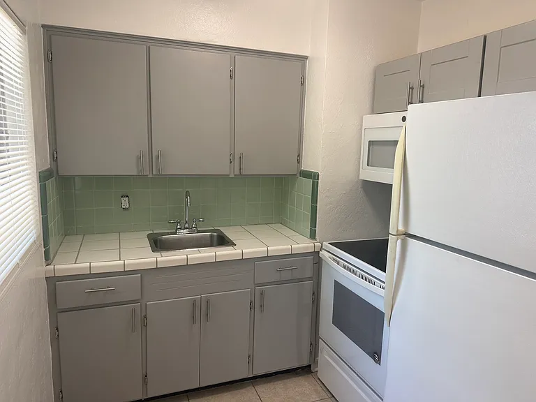 1204 Elmwood St #1204 — Photo 7