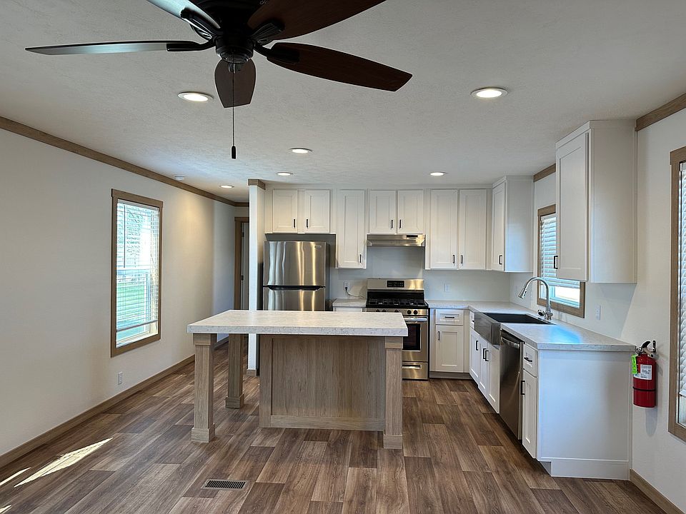 1st image of 2101 SW 38th St #122