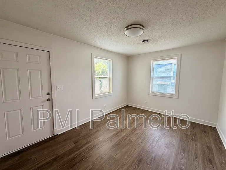 528 Jasper St — Photo 2