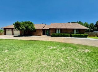 2430 Sunset Dr, Clinton, OK 73601