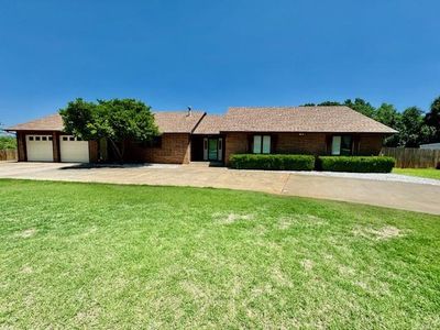 2430 Sunset Dr, Clinton, OK, 73601