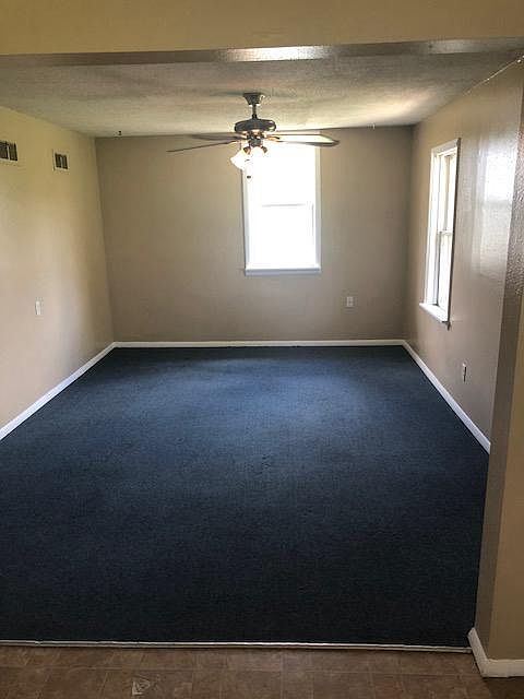2nd image of 396 N Lincoln Dr