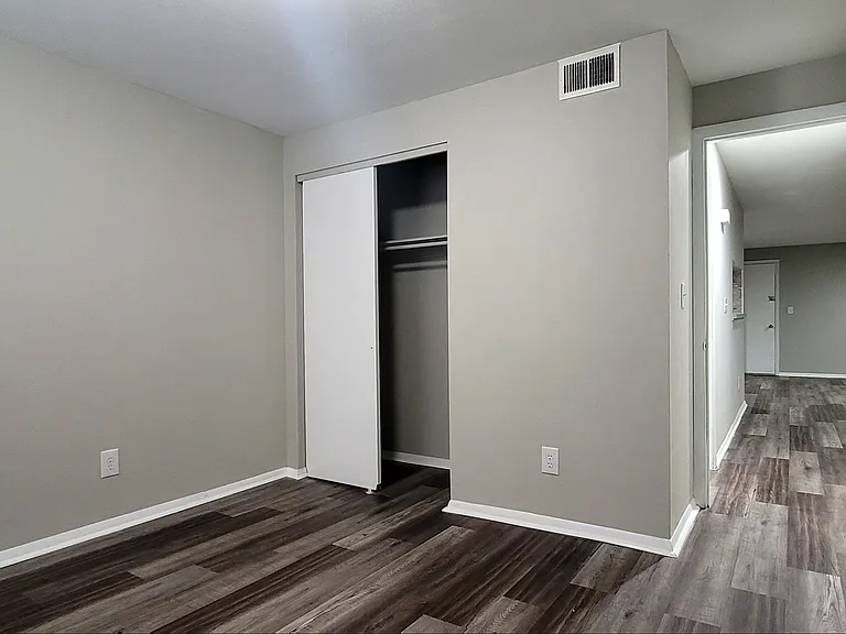 Flowerdale Apartments — Photo 19