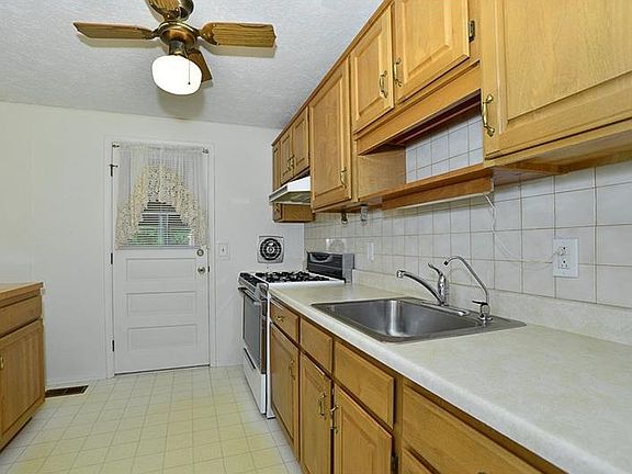 5th image of 3 Wheatfield Dr