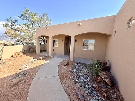 3rd image of 6122 La Paz Rd NE