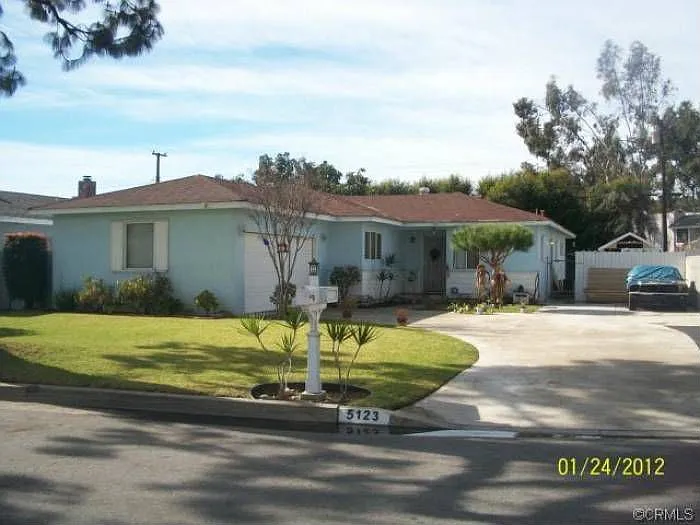 5123 N Lyman Ave photo 1