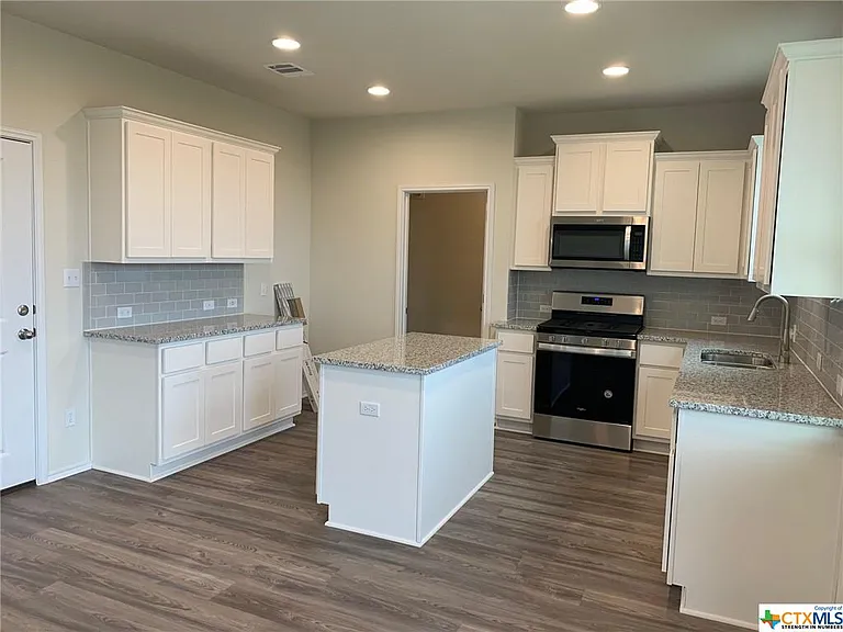161 Gray Wolf Dr — Photo 2