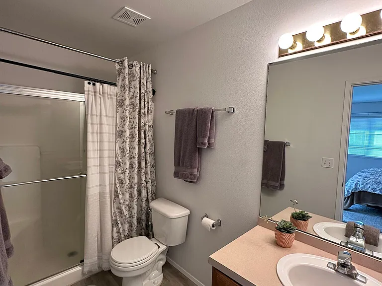 751 NE Savannah Dr — Photo 8