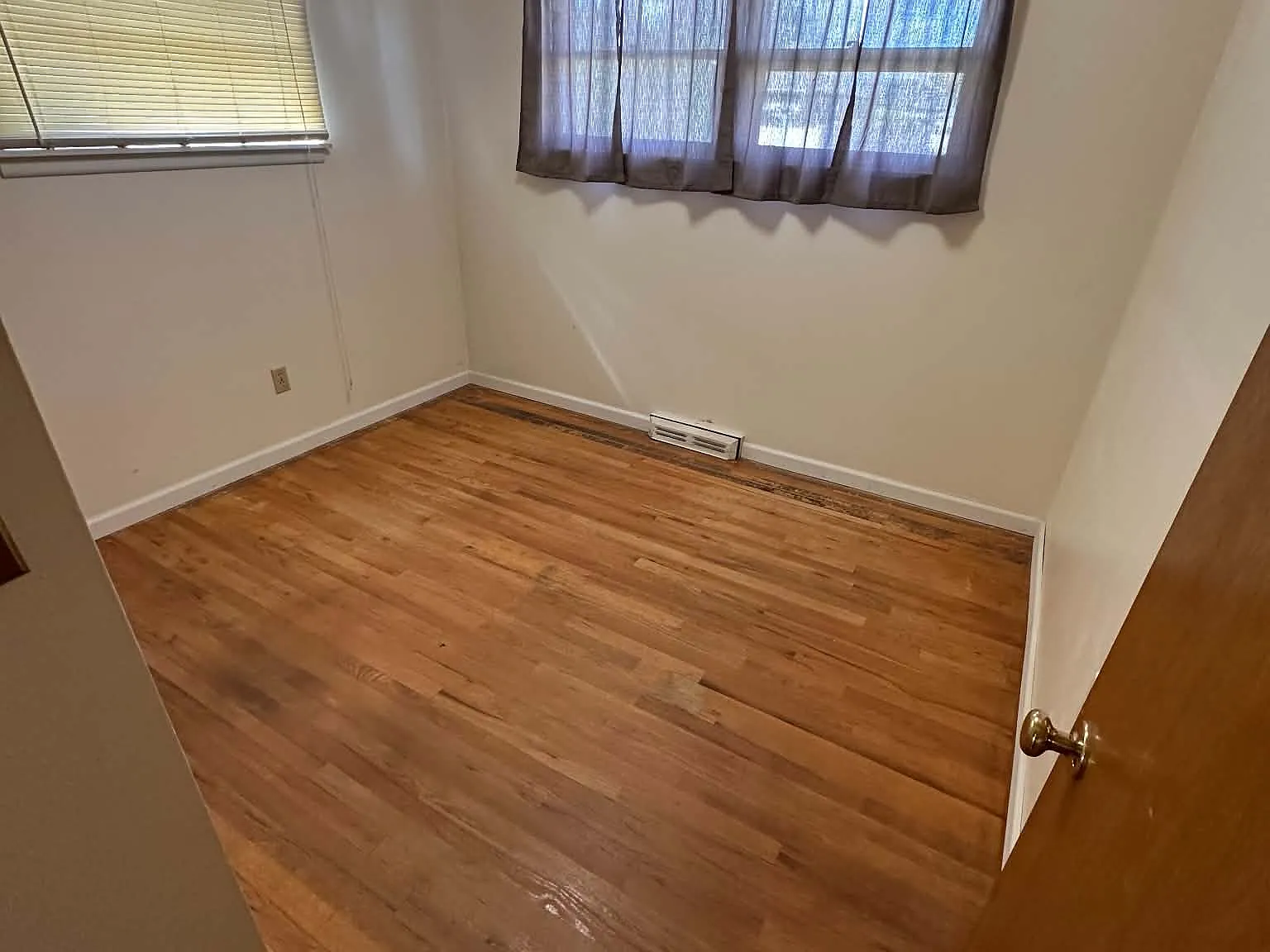 4 bed, 1.5 bath, 1966 sqft, $2,200 — Photo 3