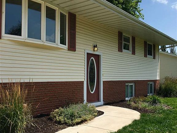 2nd image of 225 E Lakewood St