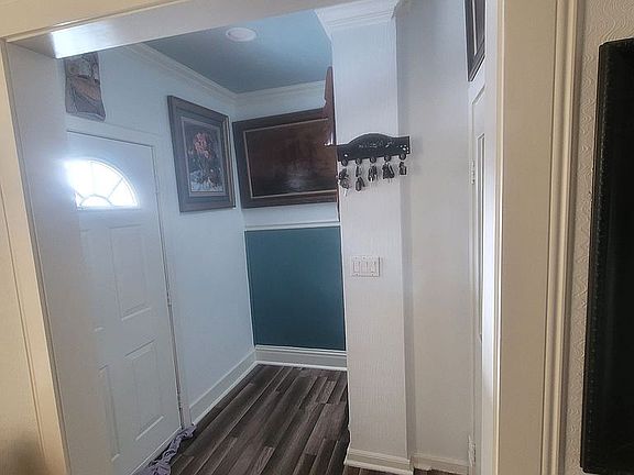 3rd image of 101 Hobart Ave