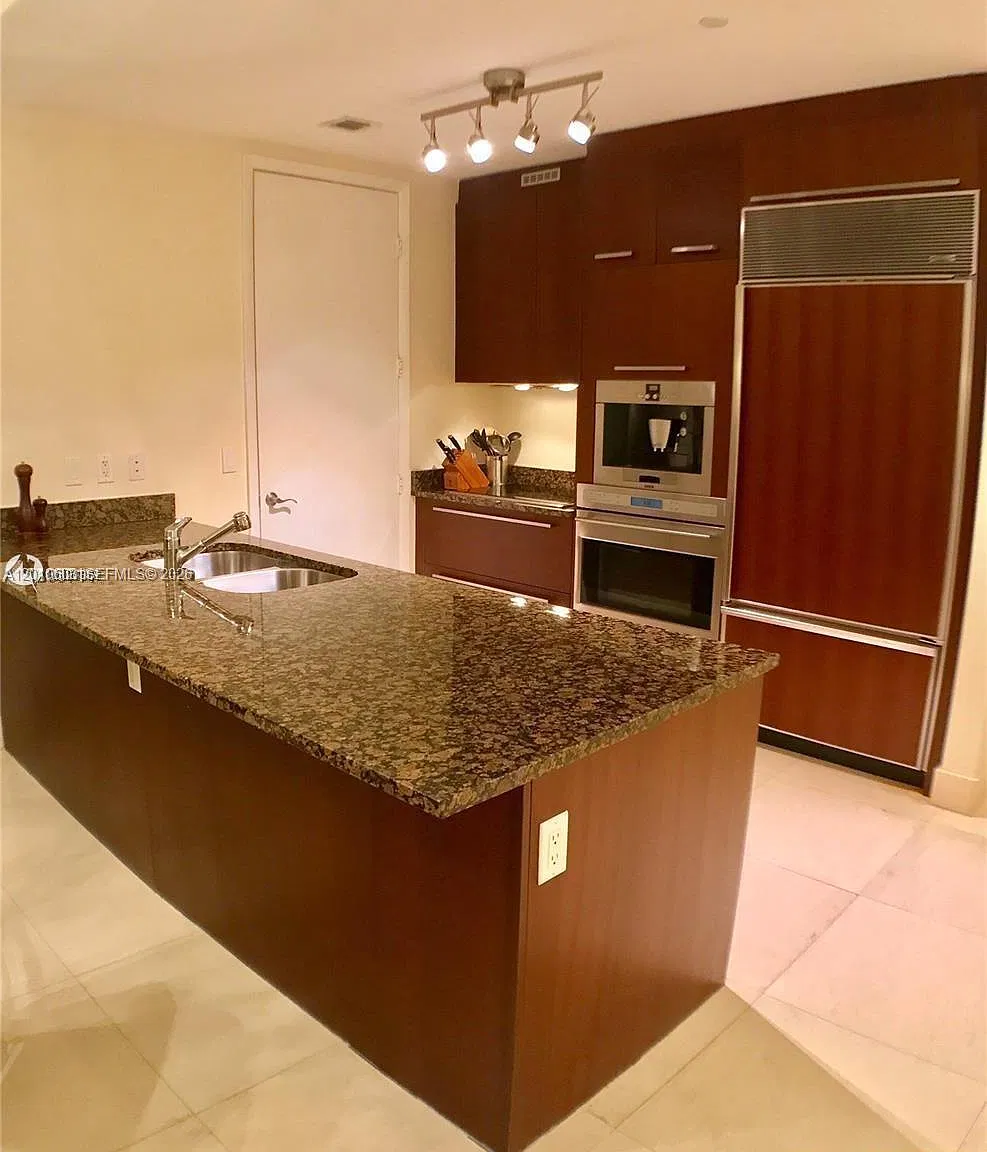 Tdr Tower Ii Condo — Photo 4