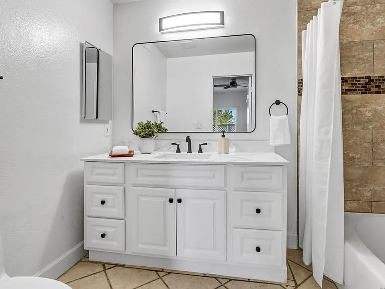 6821 Fashion Hills Blvd — Photo 16