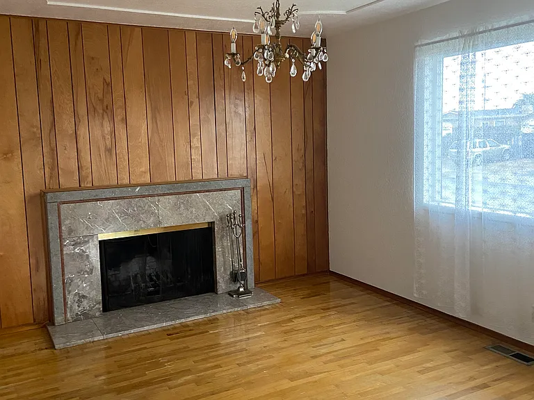 250 Grant St — Photo 2