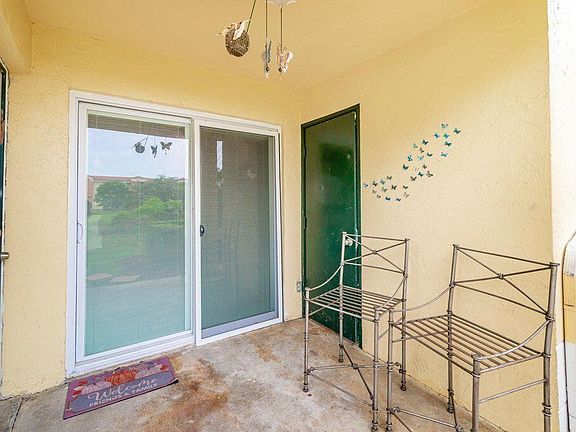 5th image of 6324 La Costa Dr APT C