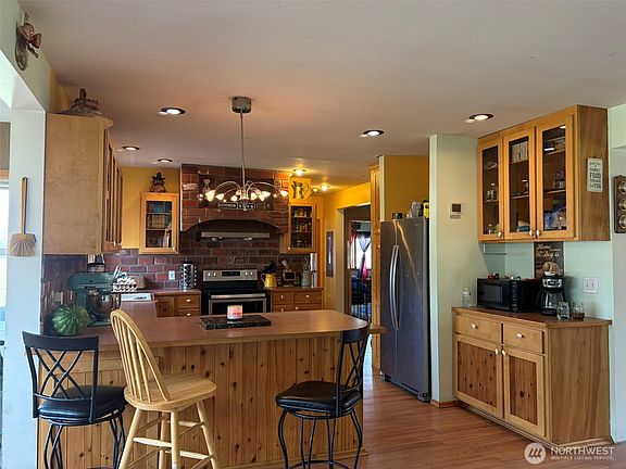 3rd image of 10 Sunset Lane