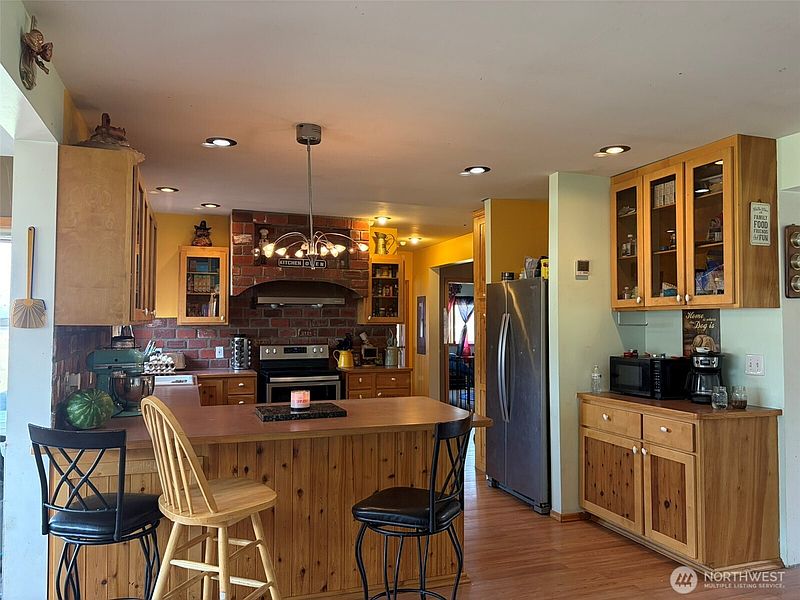 3rd image of 10 Sunset Lane