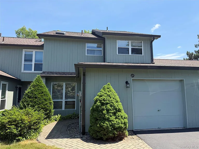 15 Pond Dr W — Photo 1