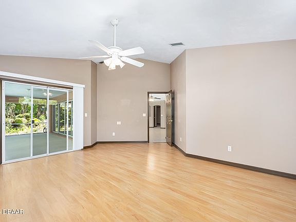 5th image of 16 Sherrington Dr