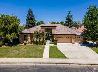 13010 Williamsburg Pl, Bakersfield, CA 93314