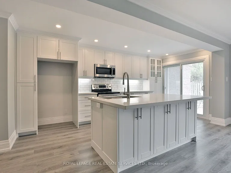 1021 Runnymead Cres — Photo 9