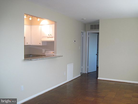 5th image of 738 N Wakefield St