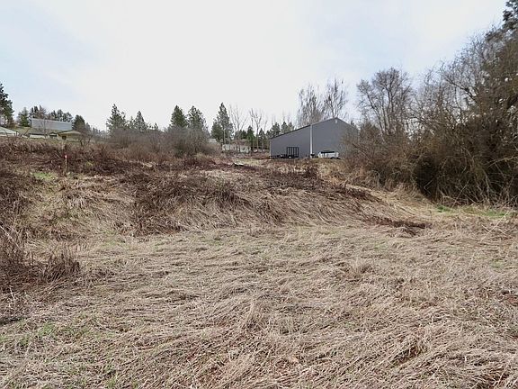 2nd image of 427 NE Stringham Rd