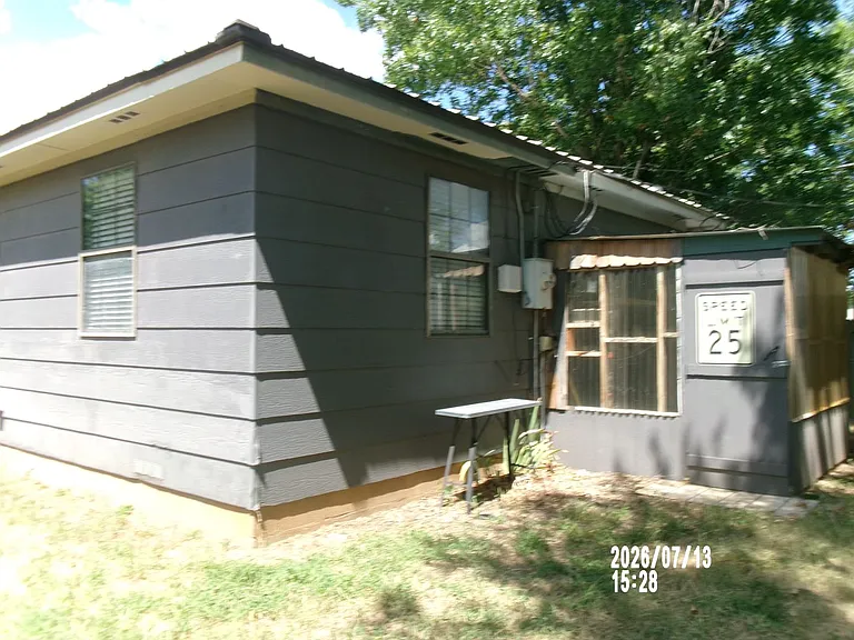409 1/2 NW Pecan Ave — Photo 9