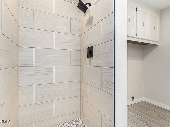 5th image of 2327 W SIERRA Street