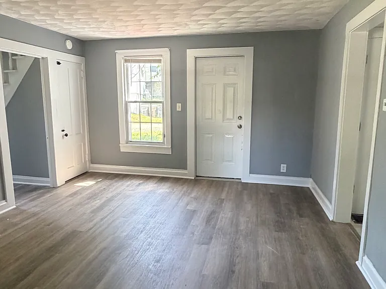 7 Central Ave — Photo 22