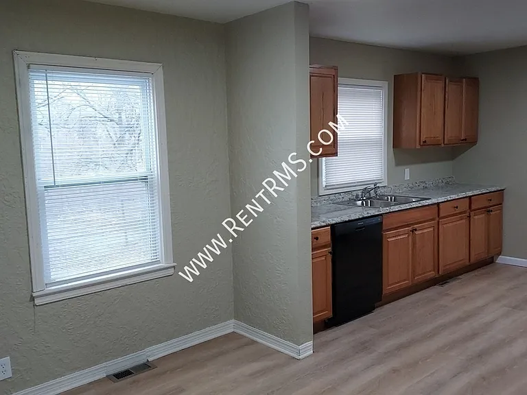 2430 SE Minnesota Ave — Photo 9