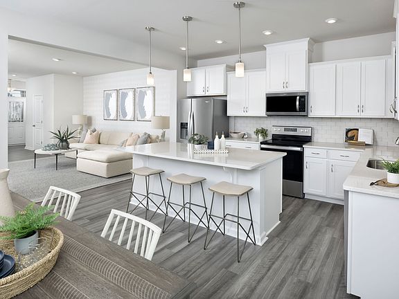 Photo representation of the Amira plan. Colors, finishes and options will vary.