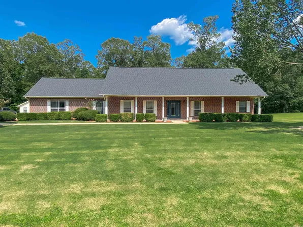 305 Terry Pond Cv, White Hall, AR 71602