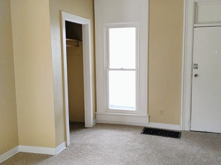 301 E 15th St #1 — Photo 4