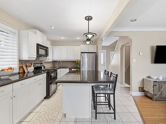 3rd image of 11 Chelsea Dr