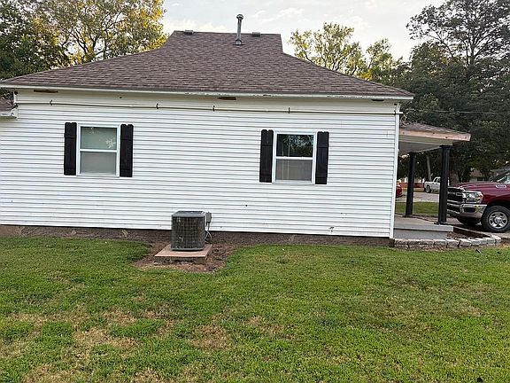 2nd image of 912 E Melvin St