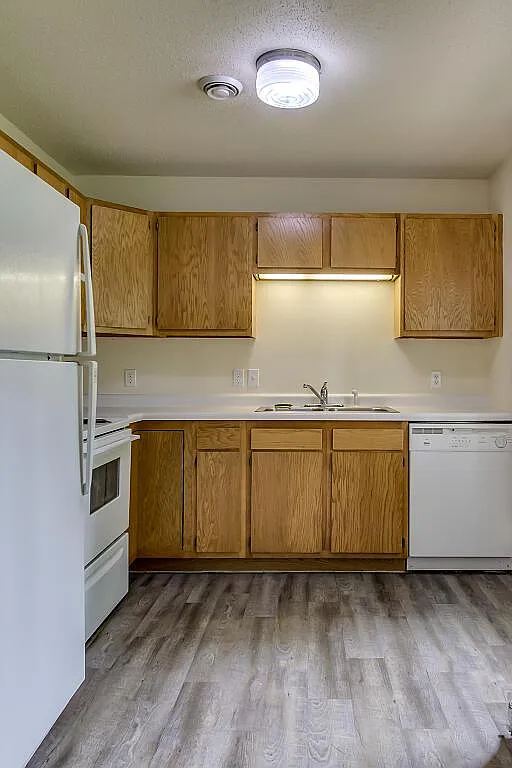 6 bed, 1800 sqft, $1,800 — Photo 2