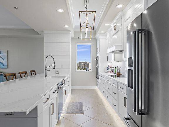 4th image of 725 Gulf Shore Dr Unit 704A
