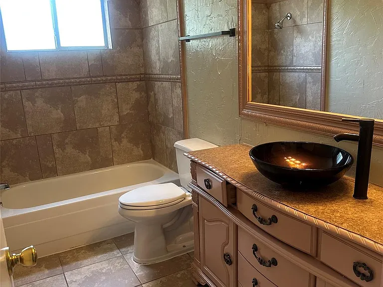 1427 Littleport Ln — Photo 10