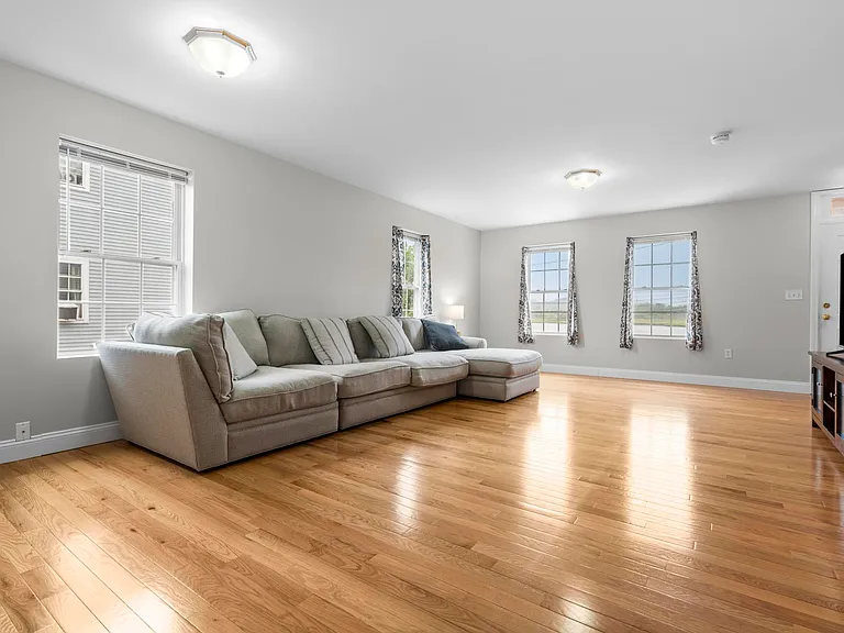 342 Front St #2 — Photo 40