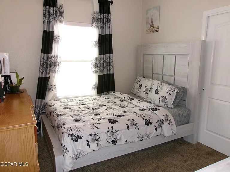 824 Caterick St — Photo 19
