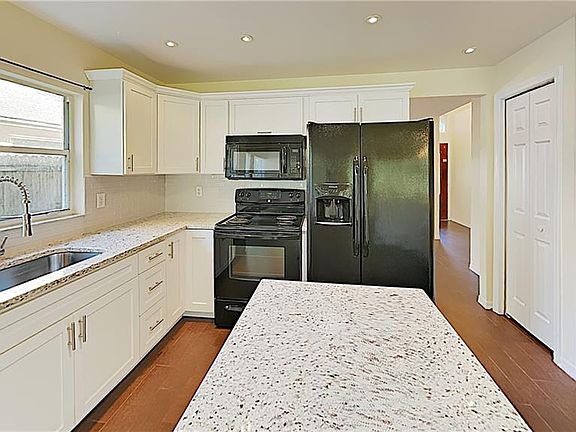 5th image of 9811 Long Meadow Dr