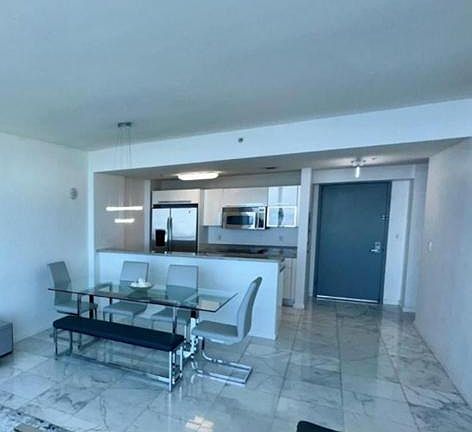 4th image of 601 NE 36th St APT 3111
