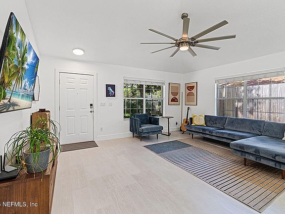 4th image of 493 PYRUS Street