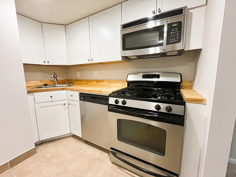 1538 Northgate Sq #12 — Photo 4