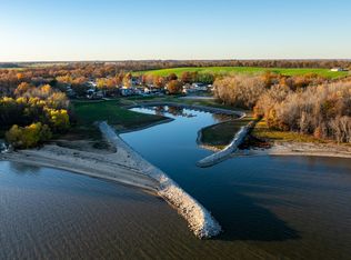 21610 Oriole Ln, Carlyle, IL 62231