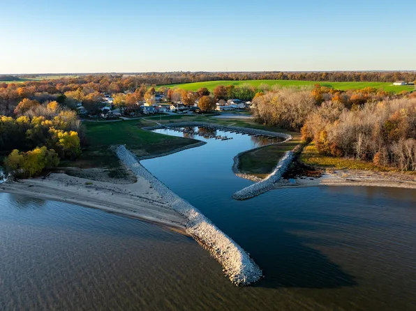 21610 Oriole Ln, Carlyle, IL 62231