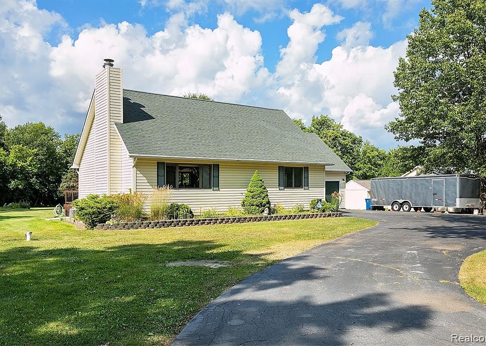 4128 Lake Rd, Fenton, MI 48430 Zillow
