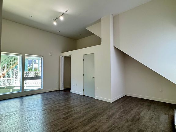 4th image of 4405 W Point Loma Blvd #2020